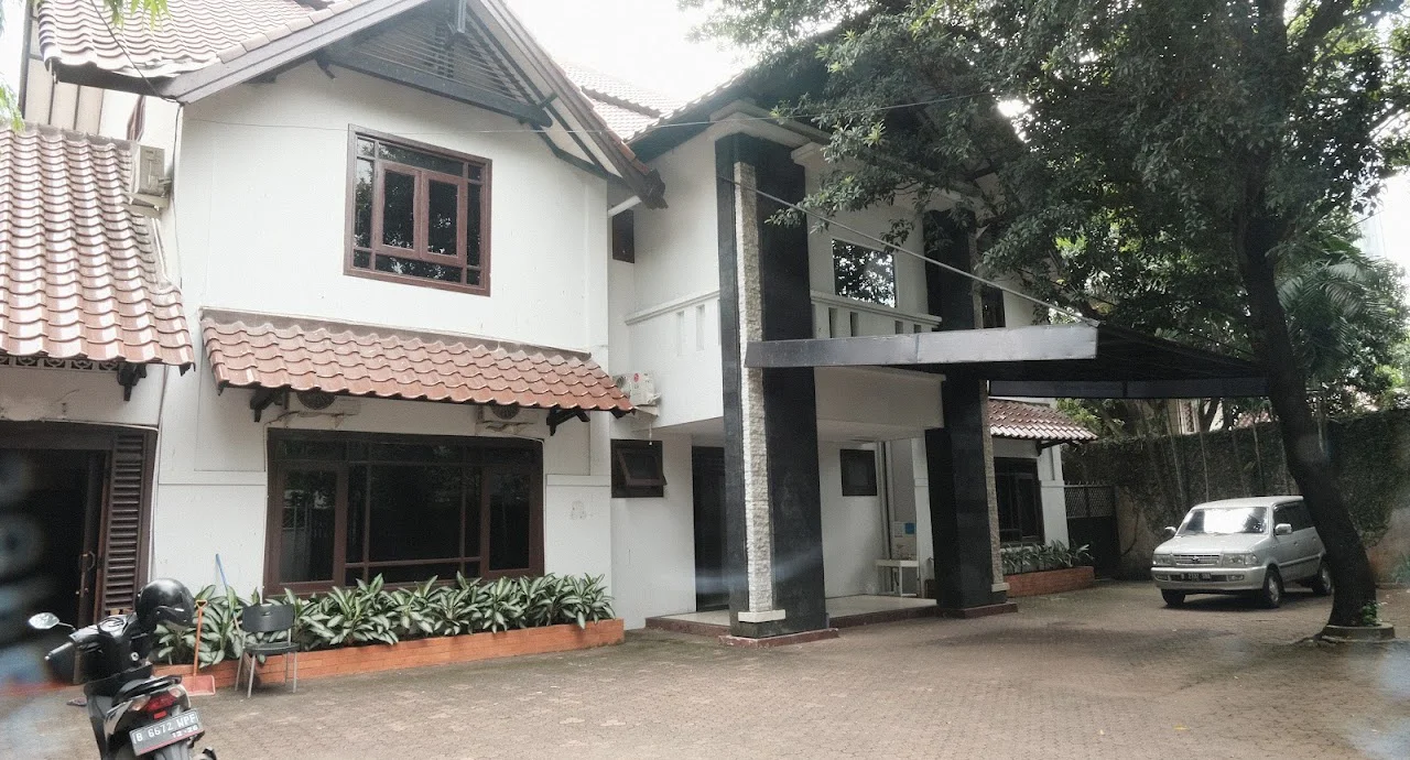 Gedung Sekolah Rumah Dandelion dari halaman depan