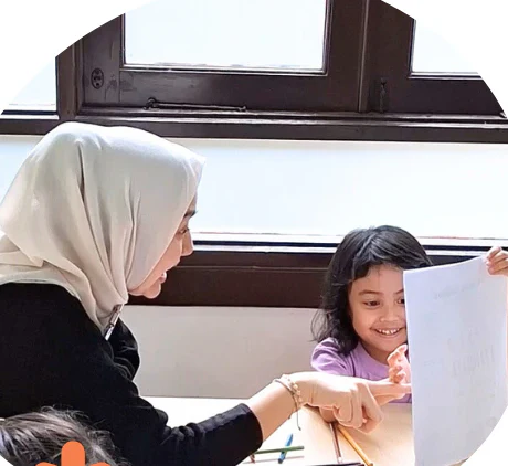 Psikolog berkegiatan bersama murid