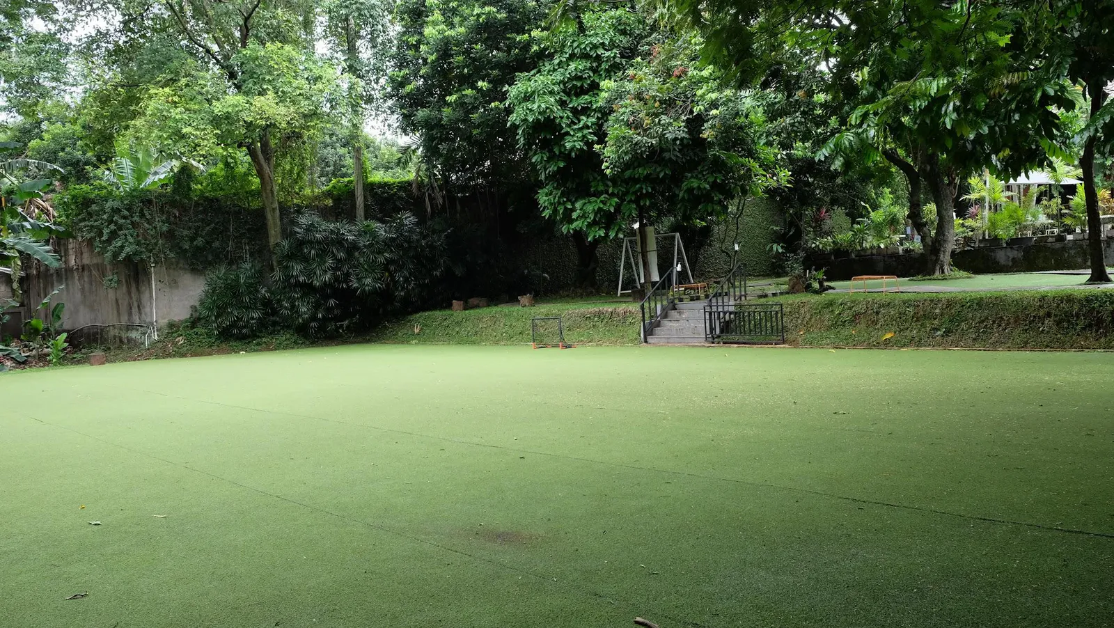 Lapangan Sekolah Rumah Dandelion (1 dari 4)